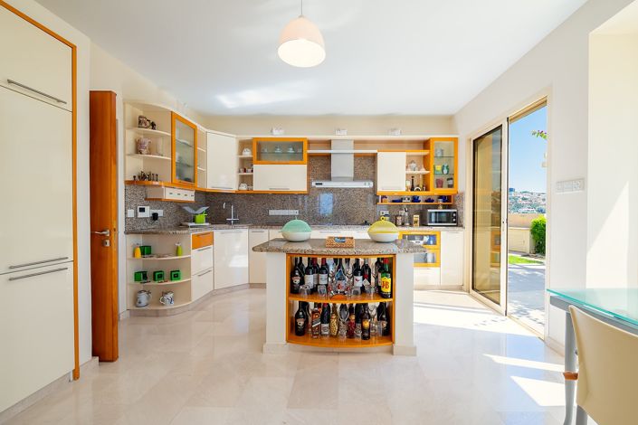 Image No.10-5 Bed Villa for sale