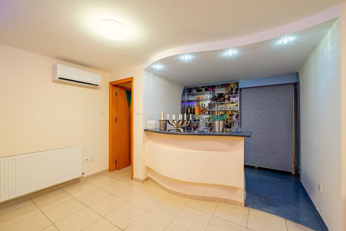 Image No.18-5 Bed Villa for sale