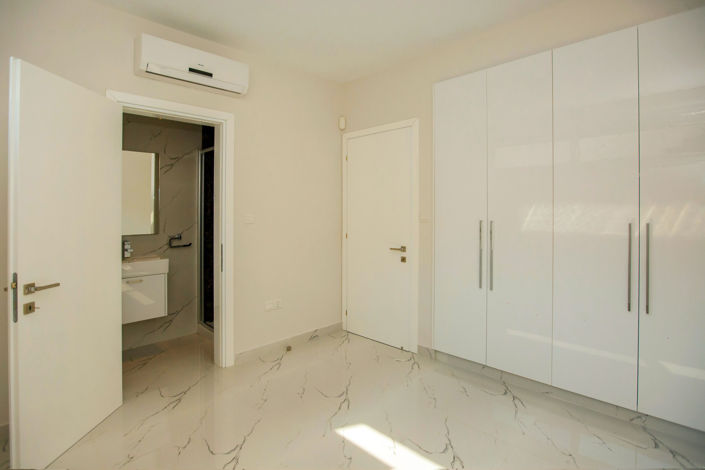 Image No.15-4 Bed House for sale