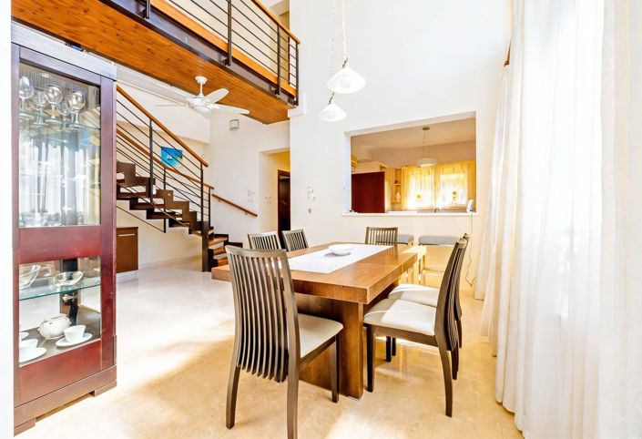 Image No.10-3 Bed House for sale