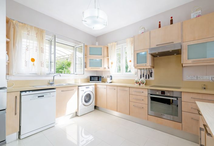 Image No.12-3 Bed House for sale