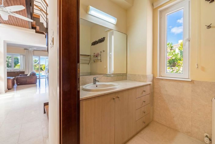 Image No.21-3 Bed House for sale