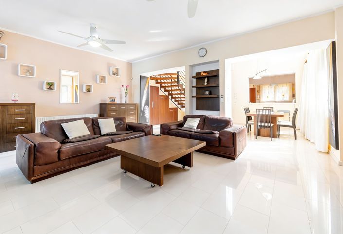 Image No.3-3 Bed House for sale