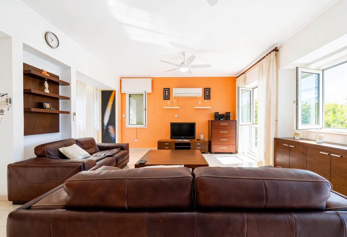 Image No.8-3 Bed House for sale