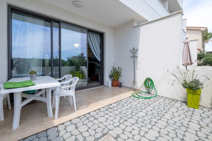 Image No.10-3 Bed House for sale