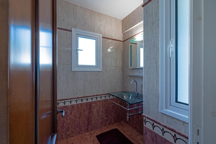 Image No.15-4 Bed House for sale