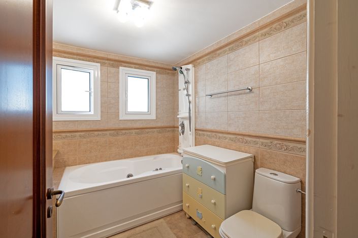 Image No.23-4 Bed House for sale