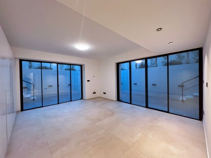 Image No.25-7 Bed Villa for sale