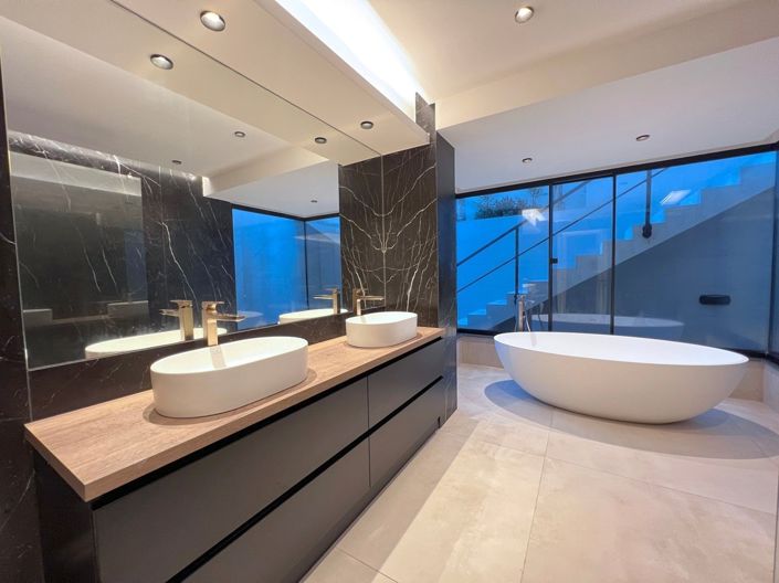 Image No.5-7 Bed Villa for sale