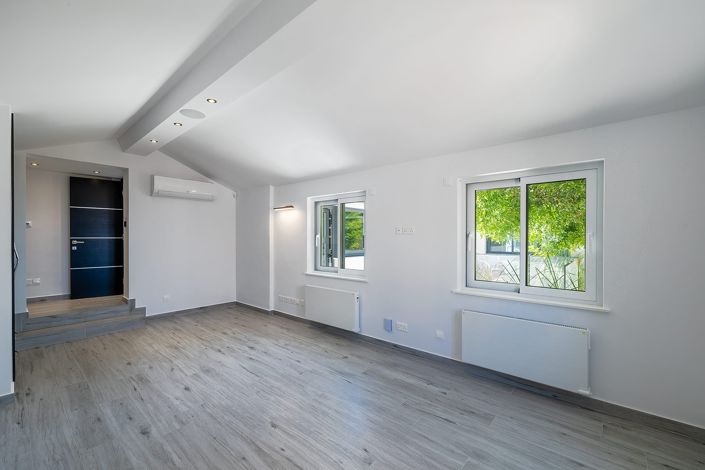 Image No.19-5 Bed House for sale