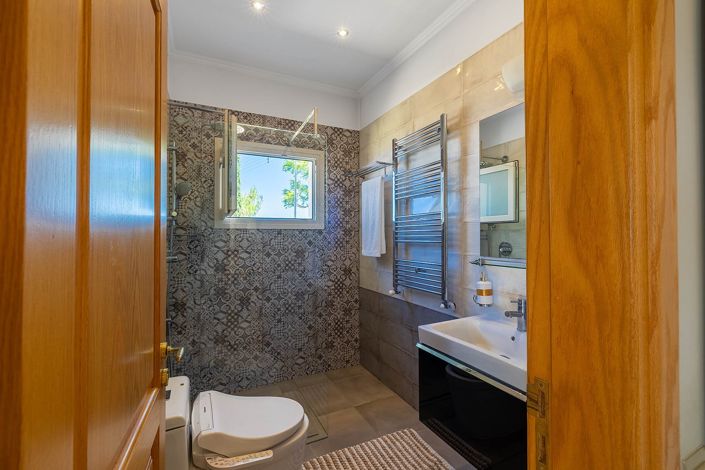 Image No.17-5 Bed Villa for sale