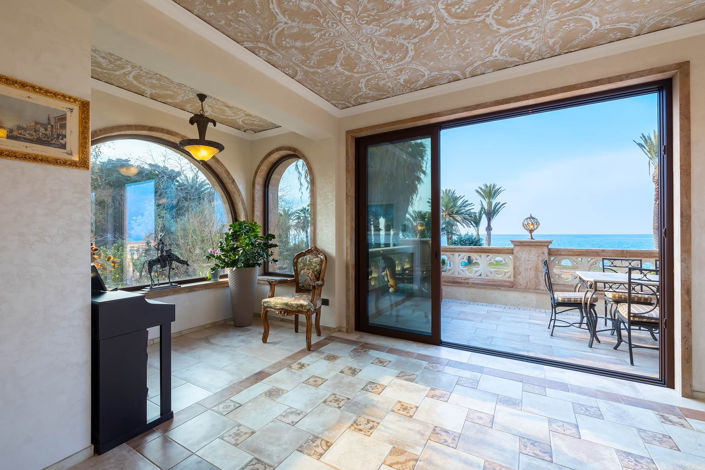 Image No.1-4 Bed Villa for sale