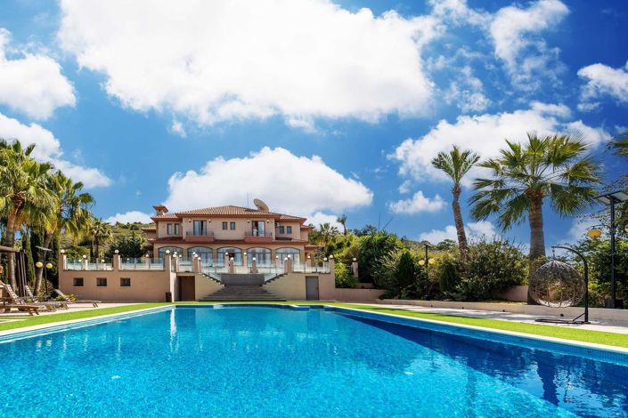 Image No.1-8 Bed Villa for sale