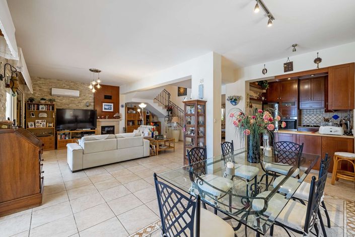 Image No.19-4 Bed House for sale