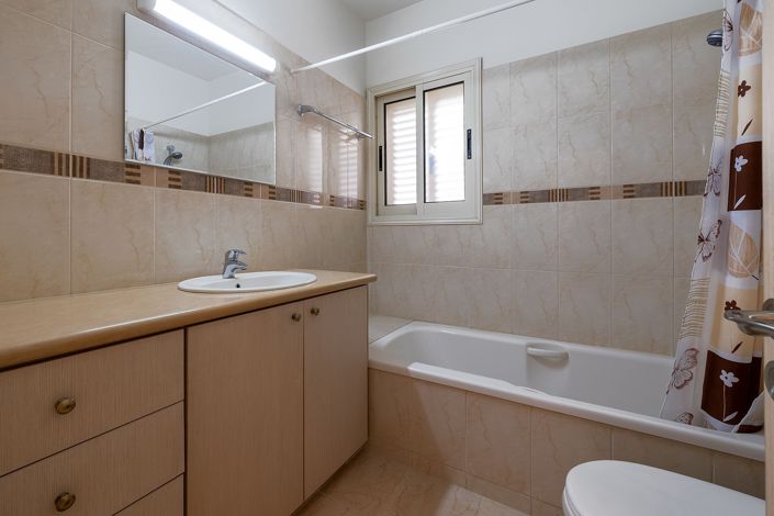 Image No.17-3 Bed House for sale