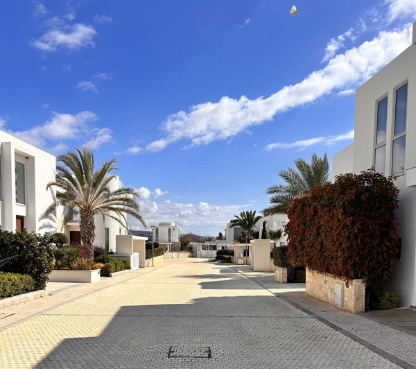 Image No.1-3 Bed House for sale