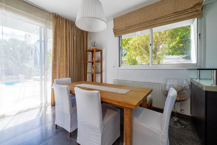 Image No.13-4 Bed House for sale