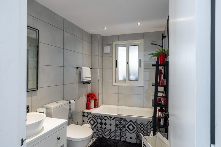 Image No.12-4 Bed House for sale