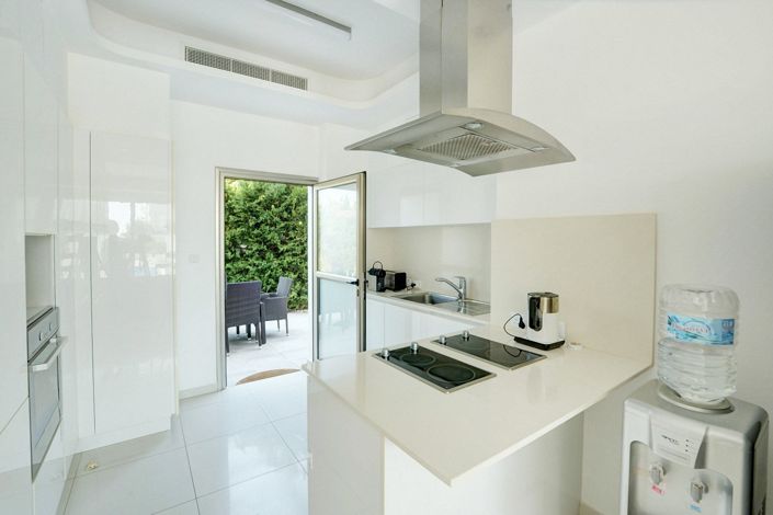 Image No.10-5 Bed House for sale