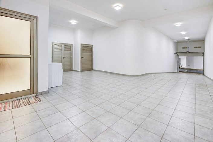 Image No.27-5 Bed House for sale