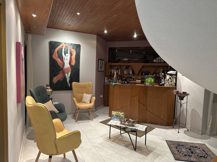 Image No.7-4 Bed House for sale