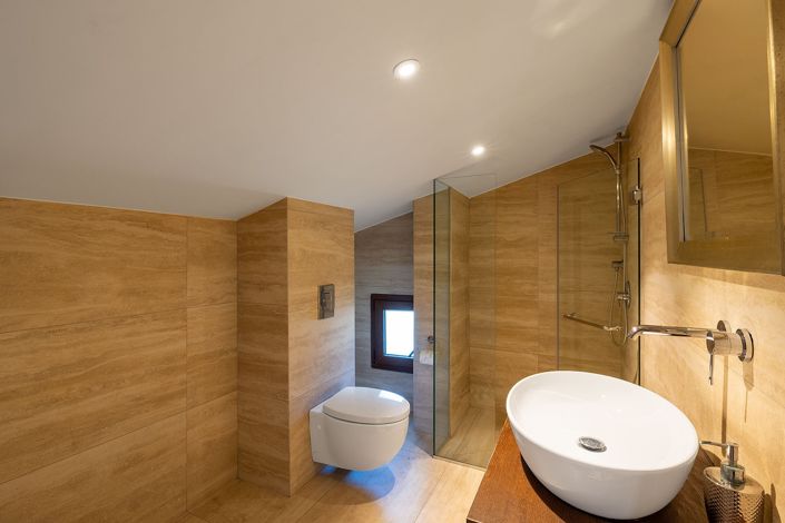 Image No.18-6 Bed House for sale