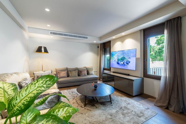 Image No.6-6 Bed House for sale