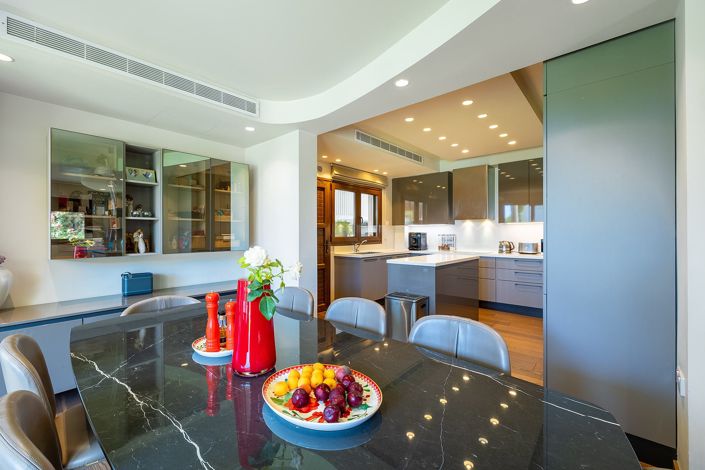 Image No.8-6 Bed House for sale