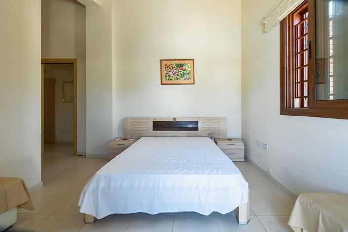 Image No.25-4 Bed Bungalow for sale