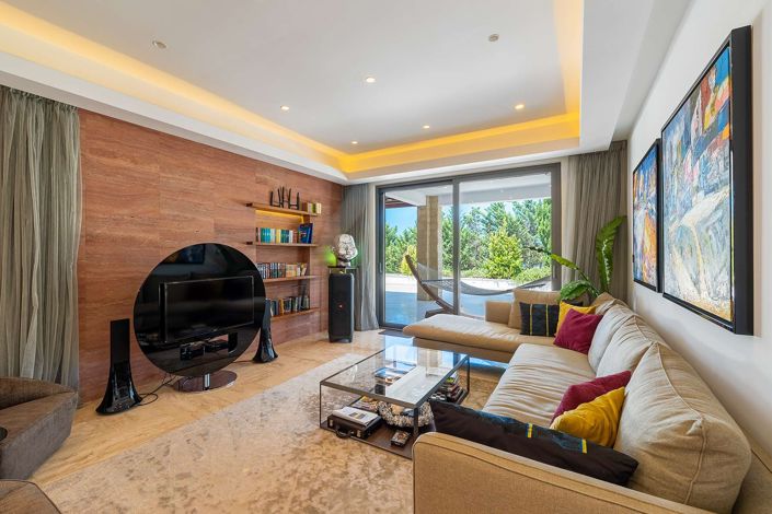 Image No.3-4 Bed House for sale