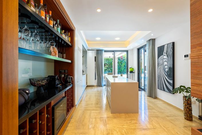 Image No.6-4 Bed House for sale