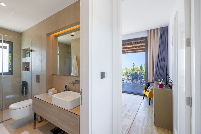 Image No.9-4 Bed House for sale