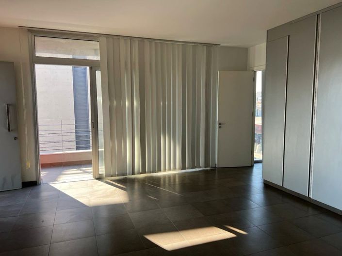 Image No.20-4 Bed Commercial for sale