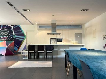 b438bad5-a4ff-4594-aadc-d0fc4d683e3a