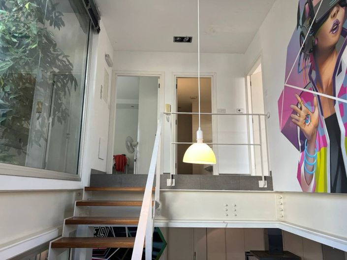 Image No.8-4 Bed Commercial for sale