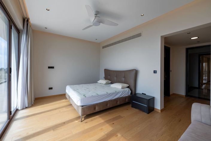 Image No.8-6 Bed Villa for sale