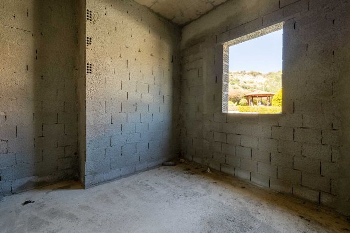 Image No.17-4 Bed House for sale