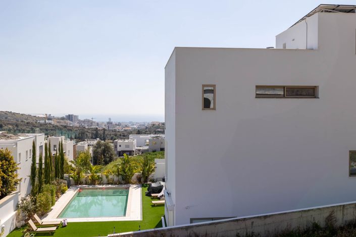 Image No.18-4 Bed House for sale