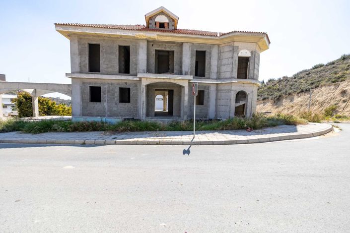 Image No.2-4 Bed House for sale