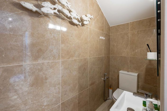 Image No.11-3 Bed House for sale