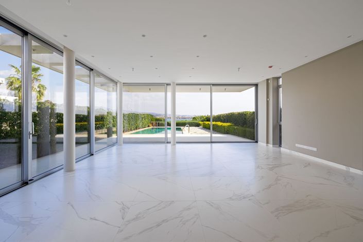 Image No.5-Maison de 5 chambres à vendre à Peyia