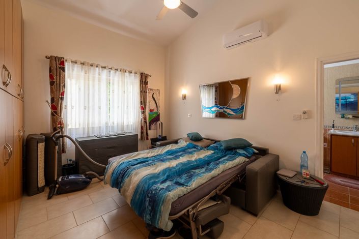 Image No.10-3 Bed House for sale