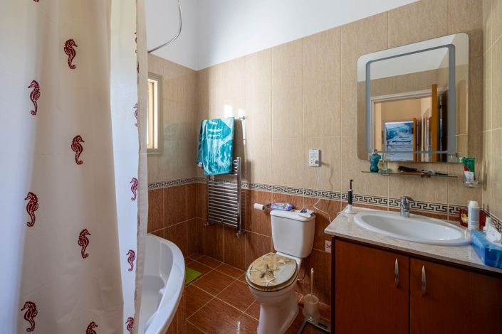 Image No.11-3 Bed House for sale