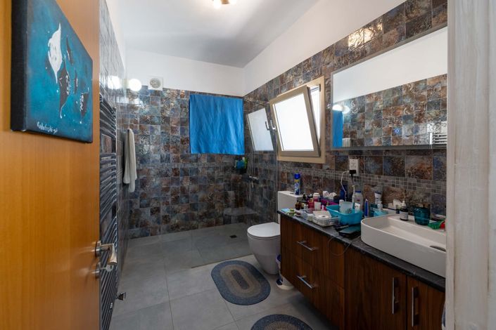 Image No.14-3 Bed House for sale