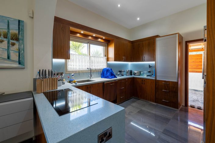 Image No.6-3 Bed House for sale