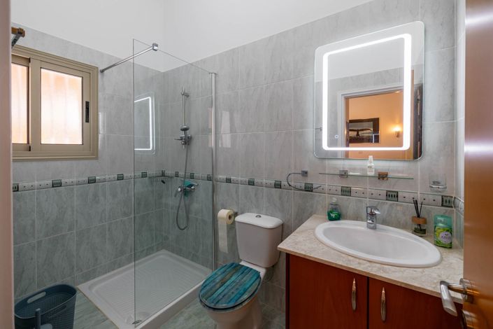 Image No.9-3 Bed House for sale