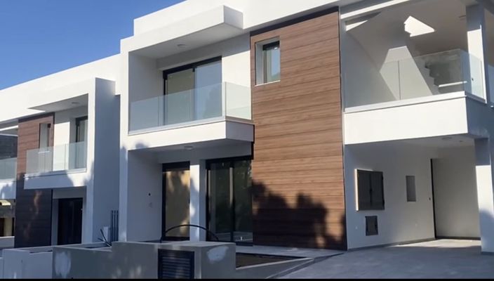 Image No.1-4 Bed House for sale