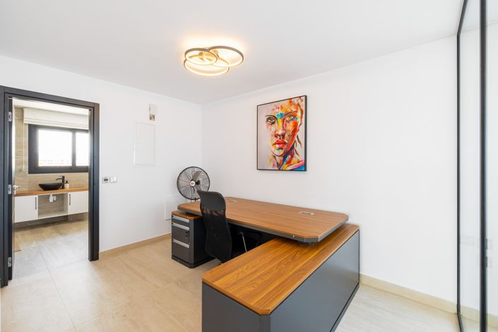 Image No.11-3 Bed Apartment for sale