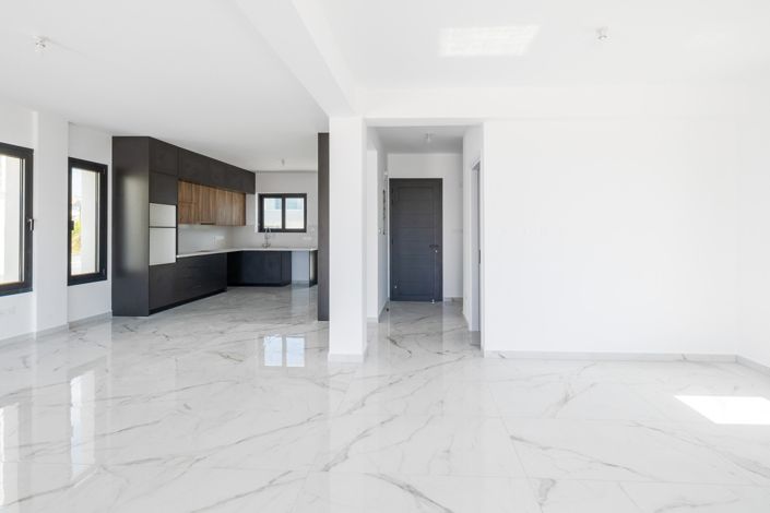 Image No.11-3 Bed House for sale