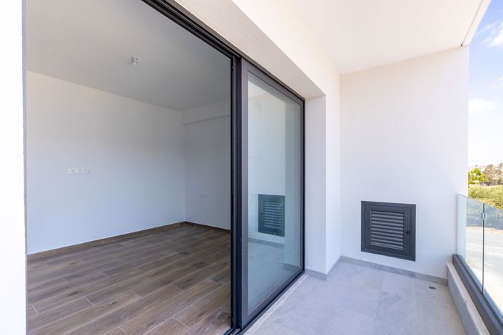 Image No.15-3 Bed House for sale